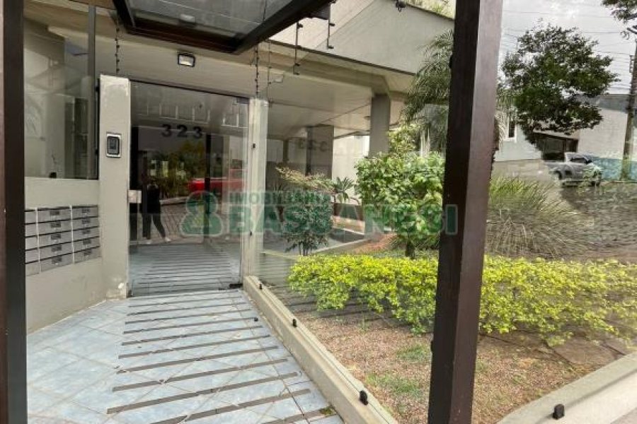 Apartamento com 81m², 2 dormitórios, 2 vagas, no bairro Panazzolo em Caxias do Sul para Comprar