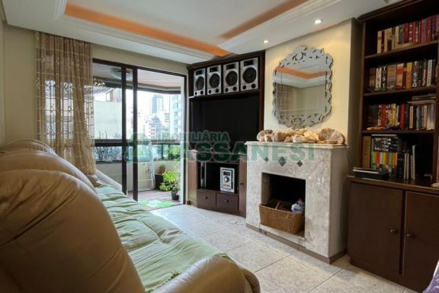 Apartamento com 81m², 2 dormitórios, 2 vagas, no bairro Panazzolo em Caxias do Sul para Comprar