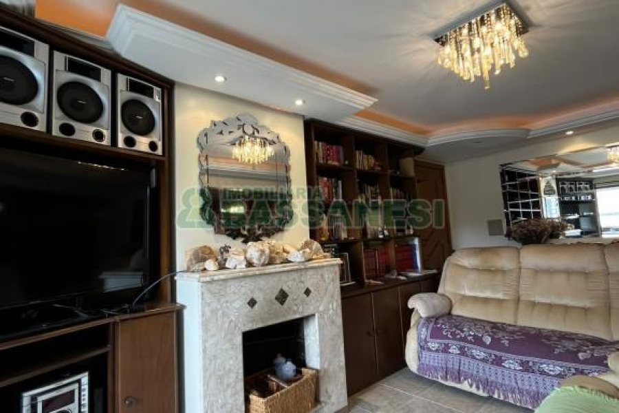 Apartamento com 81m², 2 dormitórios, 2 vagas, no bairro Panazzolo em Caxias do Sul para Comprar