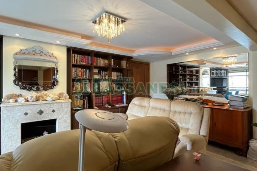 Apartamento com 81m², 2 dormitórios, 2 vagas, no bairro Panazzolo em Caxias do Sul para Comprar