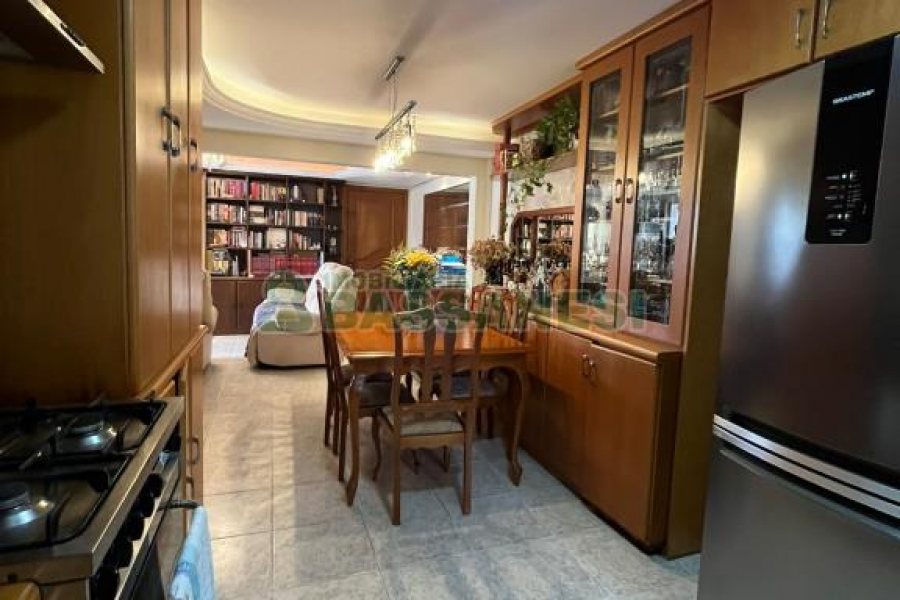 Apartamento com 81m², 2 dormitórios, 2 vagas, no bairro Panazzolo em Caxias do Sul para Comprar