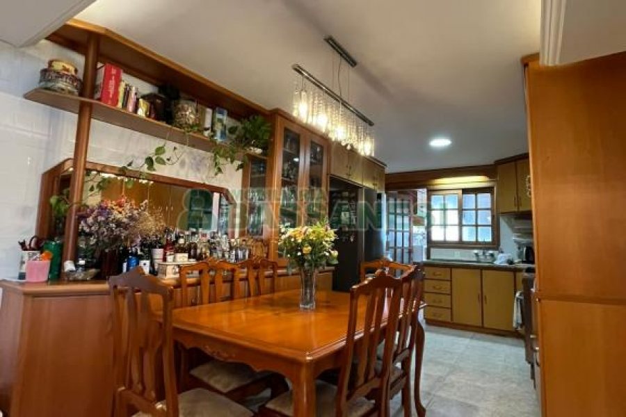 Apartamento com 81m², 2 dormitórios, 2 vagas, no bairro Panazzolo em Caxias do Sul para Comprar