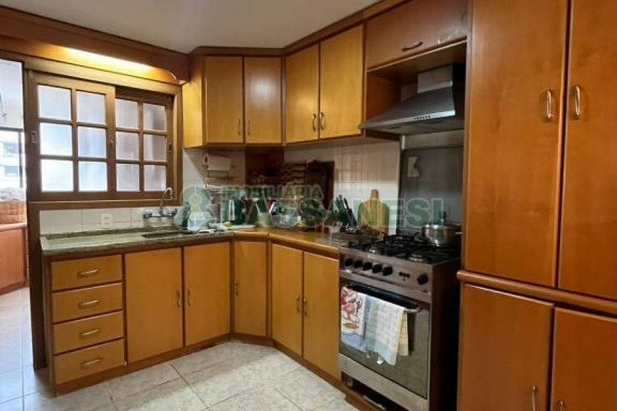 Apartamento com 81m², 2 dormitórios, 2 vagas, no bairro Panazzolo em Caxias do Sul para Comprar