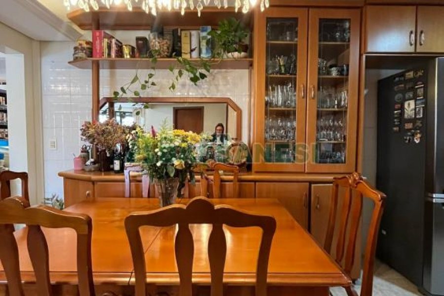 Apartamento com 81m², 2 dormitórios, 2 vagas, no bairro Panazzolo em Caxias do Sul para Comprar