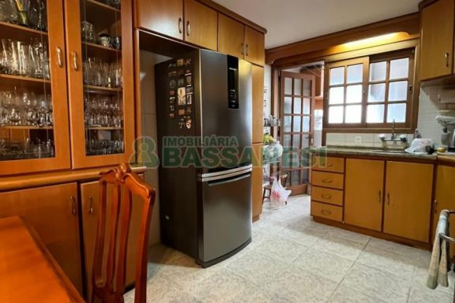 Apartamento com 81m², 2 dormitórios, 2 vagas, no bairro Panazzolo em Caxias do Sul para Comprar