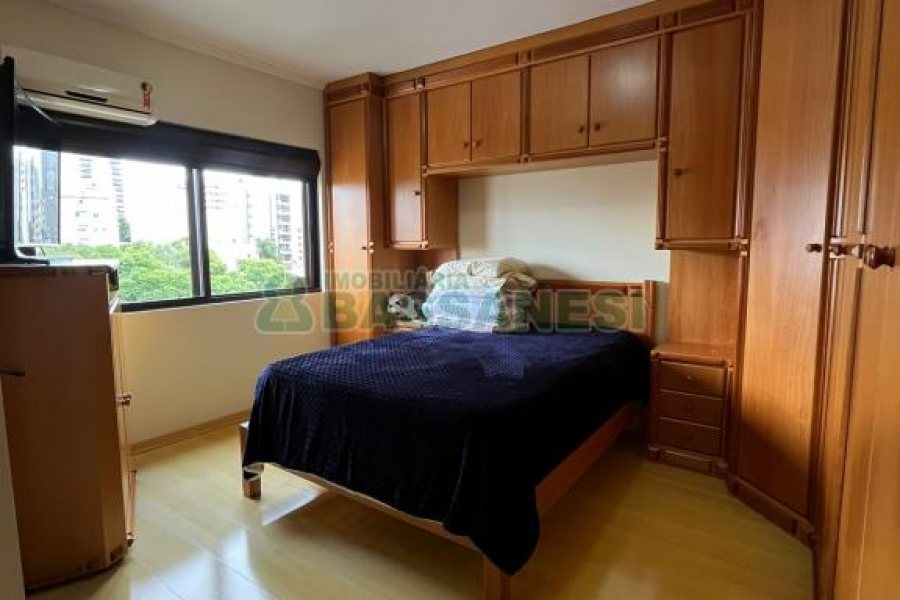 Apartamento com 81m², 2 dormitórios, 2 vagas, no bairro Panazzolo em Caxias do Sul para Comprar