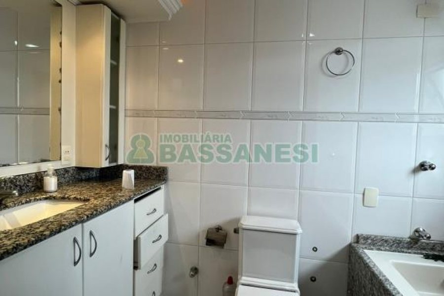 Apartamento com 81m², 2 dormitórios, 2 vagas, no bairro Panazzolo em Caxias do Sul para Comprar