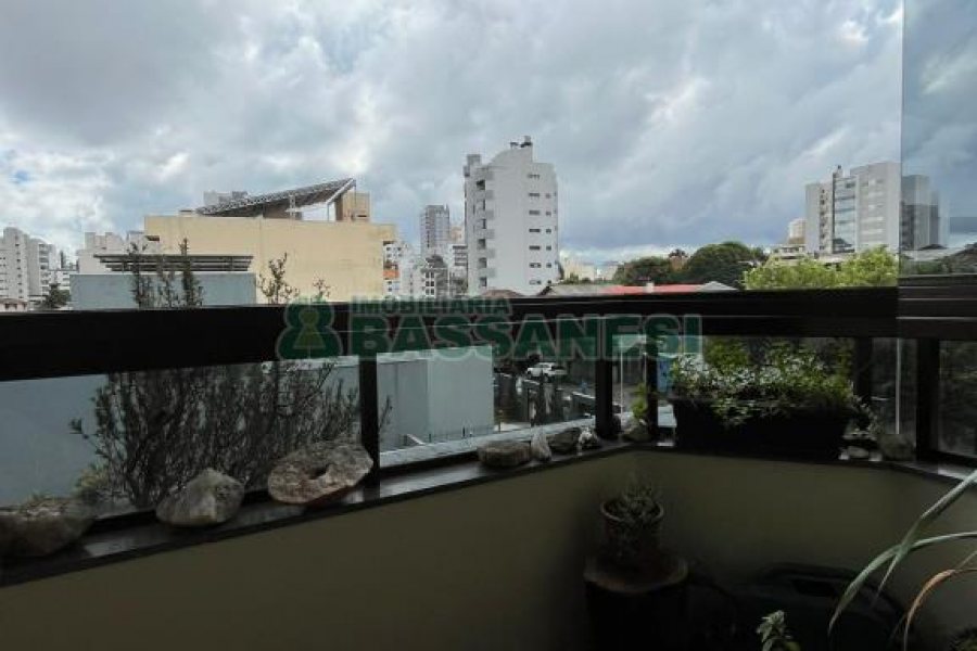 Apartamento com 81m², 2 dormitórios, 2 vagas, no bairro Panazzolo em Caxias do Sul para Comprar