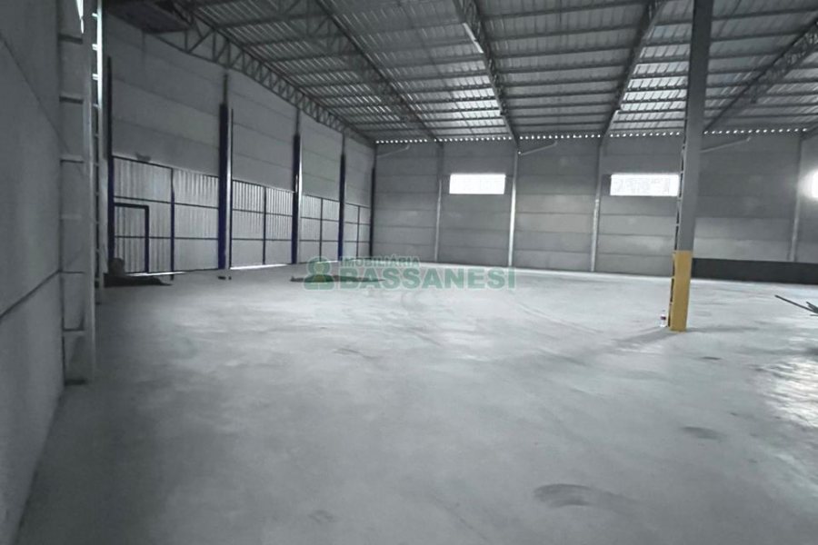Pavilhão com 1600m², no bairro Jardim das Hortências em Caxias do Sul para Alugar