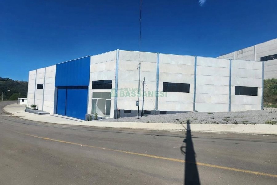 Pavilhão com 1600m², no bairro São Giacomo em Caxias do Sul para Alugar