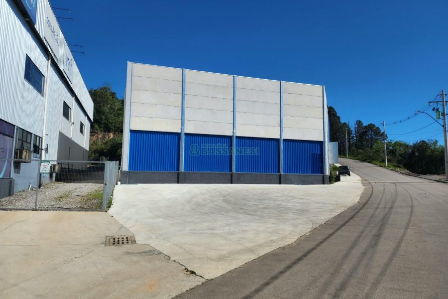 Pavilhão com 1600m², no bairro São Giacomo em Caxias do Sul para Alugar
