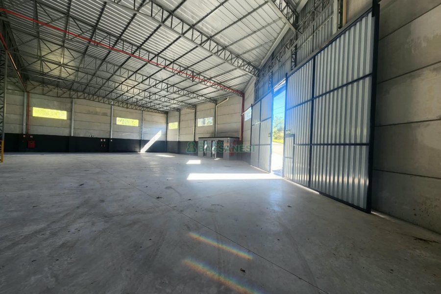 Pavilhão com 1600m², no bairro São Giacomo em Caxias do Sul para Alugar