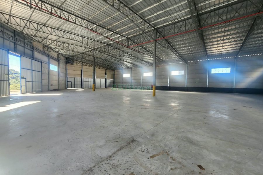 Pavilhão com 1600m², no bairro São Giacomo em Caxias do Sul para Alugar