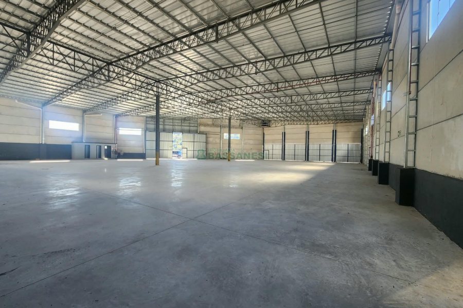 Pavilhão com 1600m², no bairro São Giacomo em Caxias do Sul para Alugar
