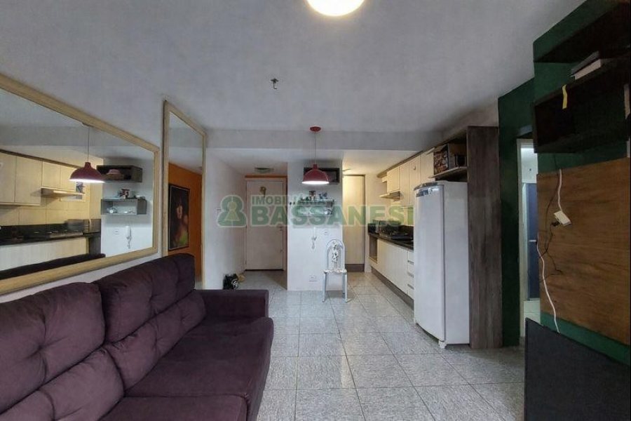 Apto Mobiliado com 51m², 2 dormitórios, 1 vaga, no bairro Vila Horn em Caxias do Sul para Alugar