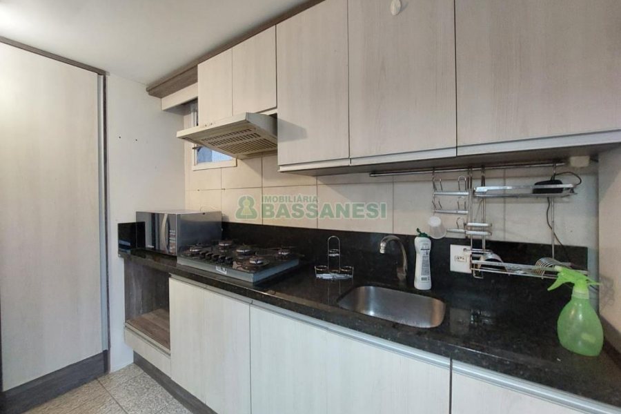 Apto Mobiliado com 51m², 2 dormitórios, 1 vaga, no bairro Vila Horn em Caxias do Sul para Alugar