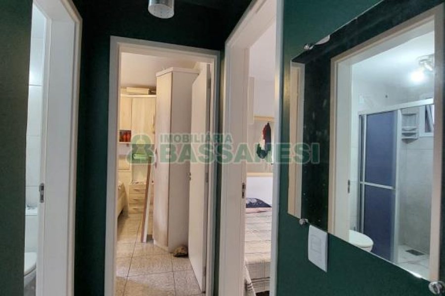 Apto Mobiliado com 51m², 2 dormitórios, 1 vaga, no bairro Vila Horn em Caxias do Sul para Alugar