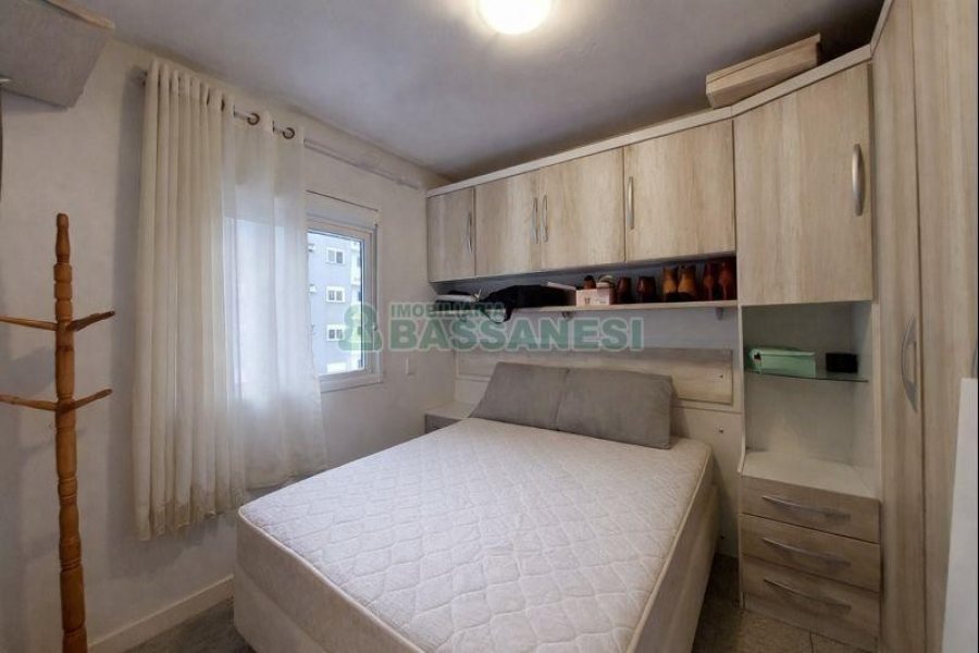 Apto Mobiliado com 51m², 2 dormitórios, 1 vaga, no bairro Vila Horn em Caxias do Sul para Alugar