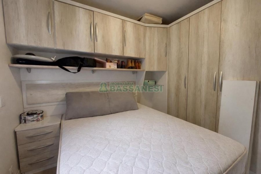 Apto Mobiliado com 51m², 2 dormitórios, 1 vaga, no bairro Vila Horn em Caxias do Sul para Alugar