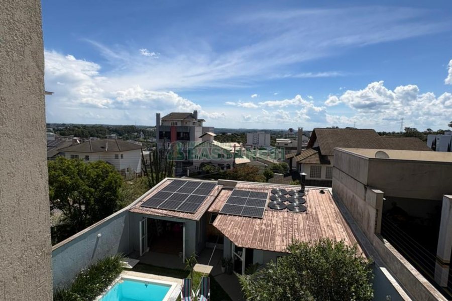 Casa com 264m², 3 dormitórios, 2 vagas, no bairro Vinhedos em Caxias do Sul para Comprar