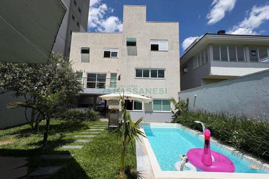 Casa com 264m², 3 dormitórios, 2 vagas, no bairro Vinhedos em Caxias do Sul para Comprar