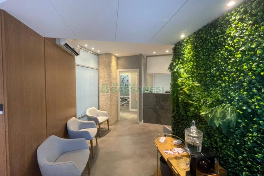 Sala com 109m², 1 vaga, no bairro São Pelegrino em Caxias do Sul para Comprar