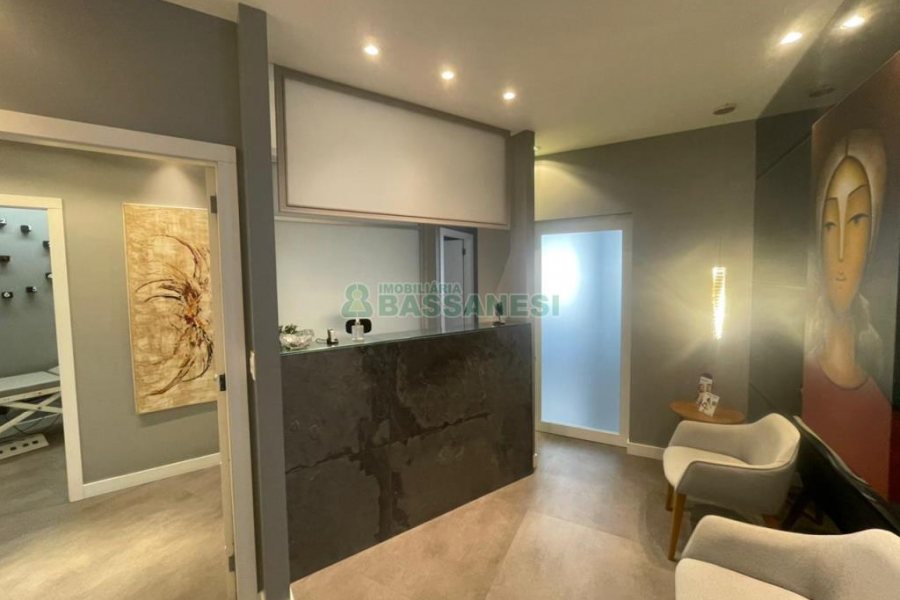 Sala com 109m², 1 vaga, no bairro São Pelegrino em Caxias do Sul para Comprar