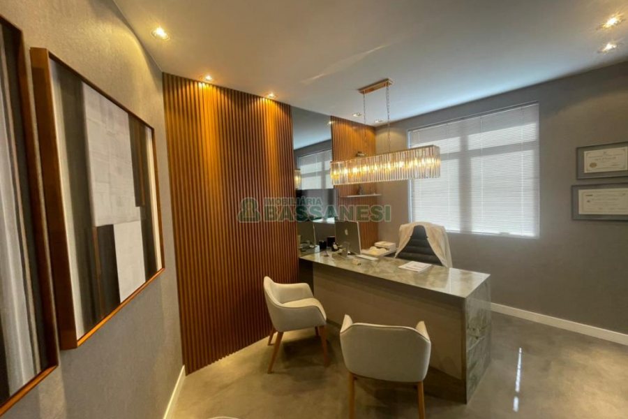 Sala com 109m², 1 vaga, no bairro São Pelegrino em Caxias do Sul para Comprar