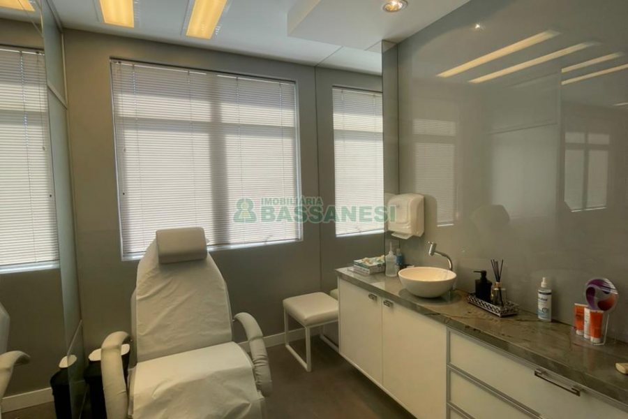 Sala com 109m², 1 vaga, no bairro São Pelegrino em Caxias do Sul para Comprar