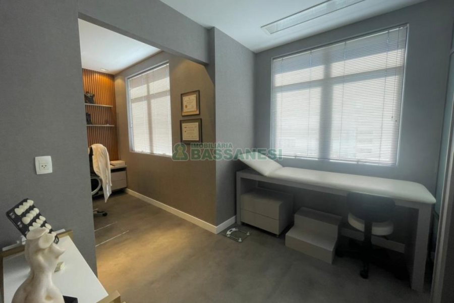 Sala com 109m², 1 vaga, no bairro São Pelegrino em Caxias do Sul para Comprar