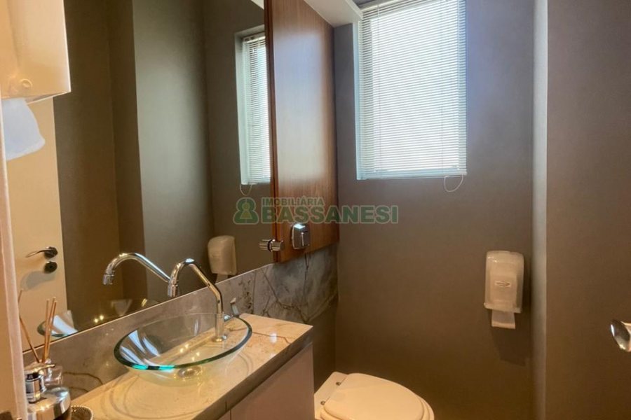 Sala com 109m², 1 vaga, no bairro São Pelegrino em Caxias do Sul para Comprar