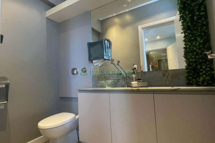 Sala com 109m², 1 vaga, no bairro São Pelegrino em Caxias do Sul para Comprar