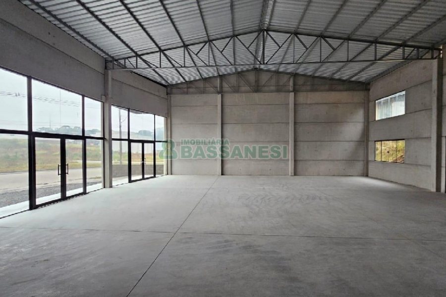 Pavilhão com 243m², no bairro Ana Rech em Caxias do Sul para Alugar
