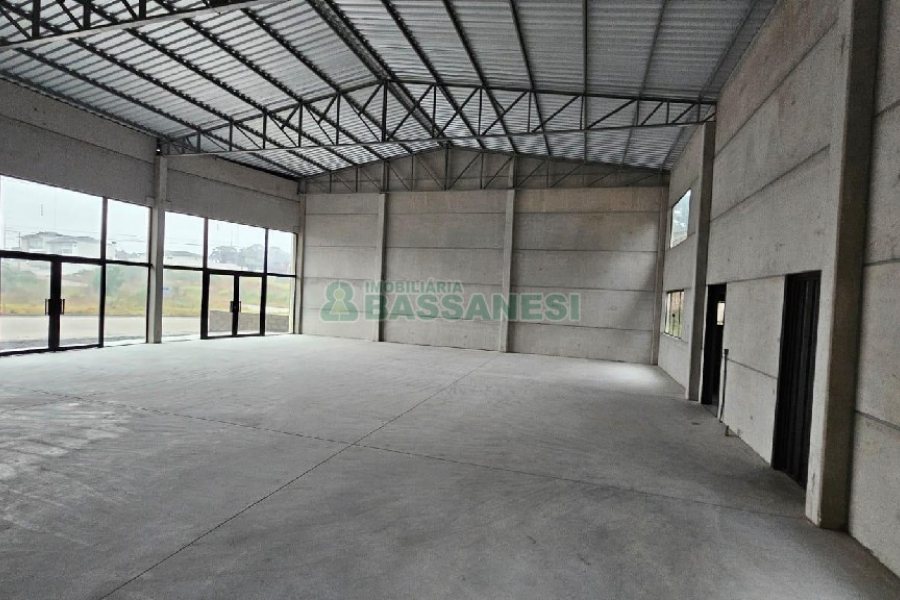Pavilhão com 243m², no bairro Ana Rech em Caxias do Sul para Alugar