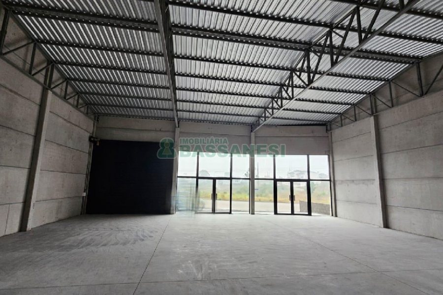 Pavilhão com 243m², no bairro Ana Rech em Caxias do Sul para Alugar