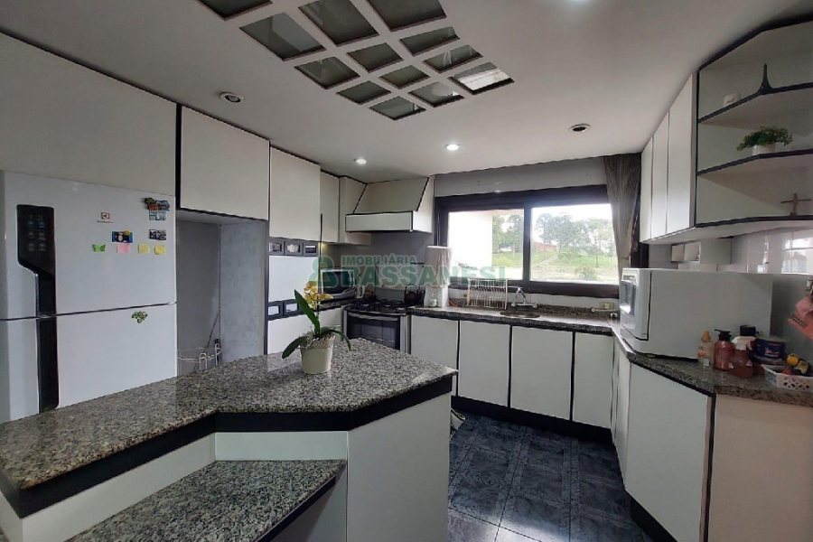 Apto Mobiliado com 177m², 3 dormitórios, 2 vagas, no bairro Rio Branco em Caxias do Sul para Alugar