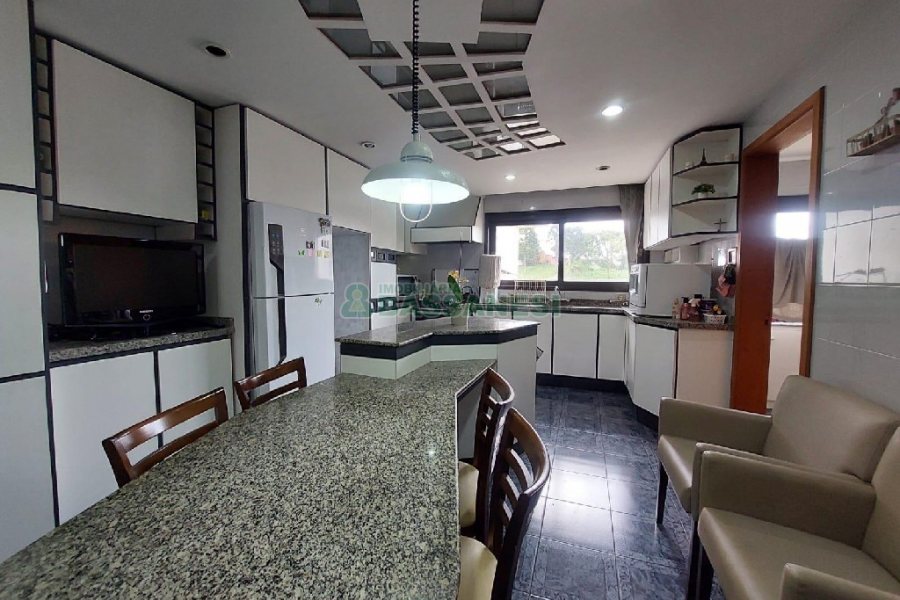 Apto Mobiliado com 177m², 3 dormitórios, 2 vagas, no bairro Rio Branco em Caxias do Sul para Alugar