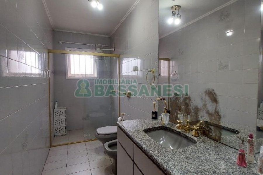 Apto Mobiliado com 177m², 3 dormitórios, 2 vagas, no bairro Rio Branco em Caxias do Sul para Alugar