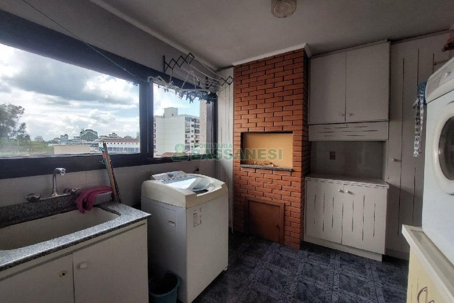 Apto Mobiliado com 177m², 3 dormitórios, 2 vagas, no bairro Rio Branco em Caxias do Sul para Alugar