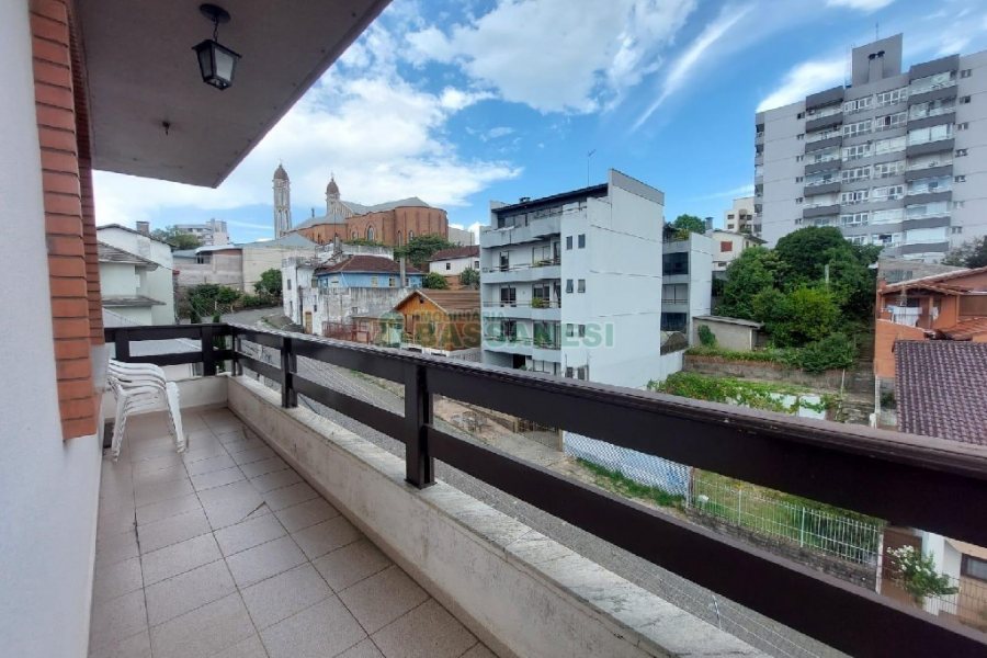 Apto Mobiliado com 177m², 3 dormitórios, 2 vagas, no bairro Rio Branco em Caxias do Sul para Alugar