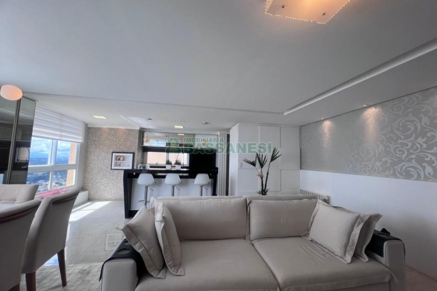 Apto Mobiliado com 111m², 3 dormitórios, 2 vagas, no bairro Cristo Redentor em Caxias do Sul para Alugar