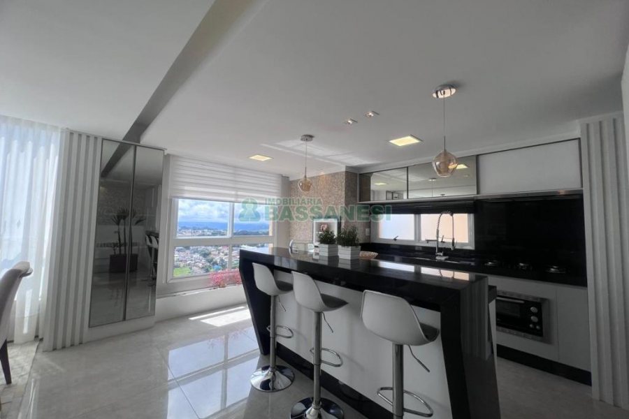 Apto Mobiliado com 111m², 3 dormitórios, 2 vagas, no bairro Cristo Redentor em Caxias do Sul para Alugar