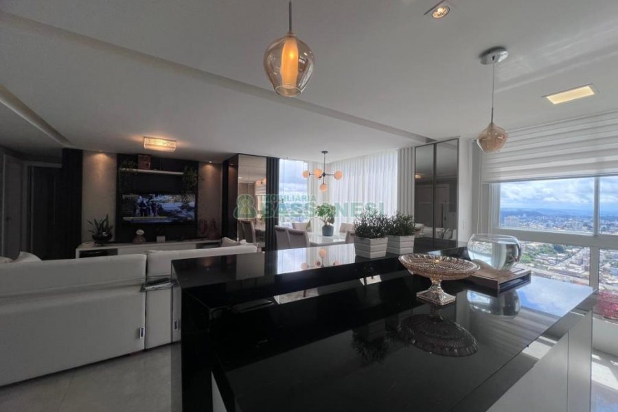 Apto Mobiliado com 111m², 3 dormitórios, 2 vagas, no bairro Cristo Redentor em Caxias do Sul para Alugar