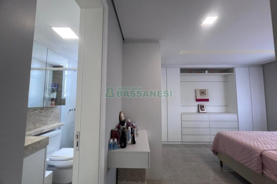 Apto Mobiliado com 111m², 3 dormitórios, 2 vagas, no bairro Cristo Redentor em Caxias do Sul para Alugar