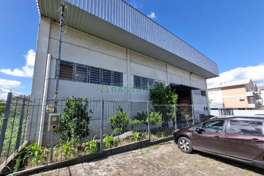 Pavilhão com 576m², no bairro São Luiz em Caxias do Sul para Alugar