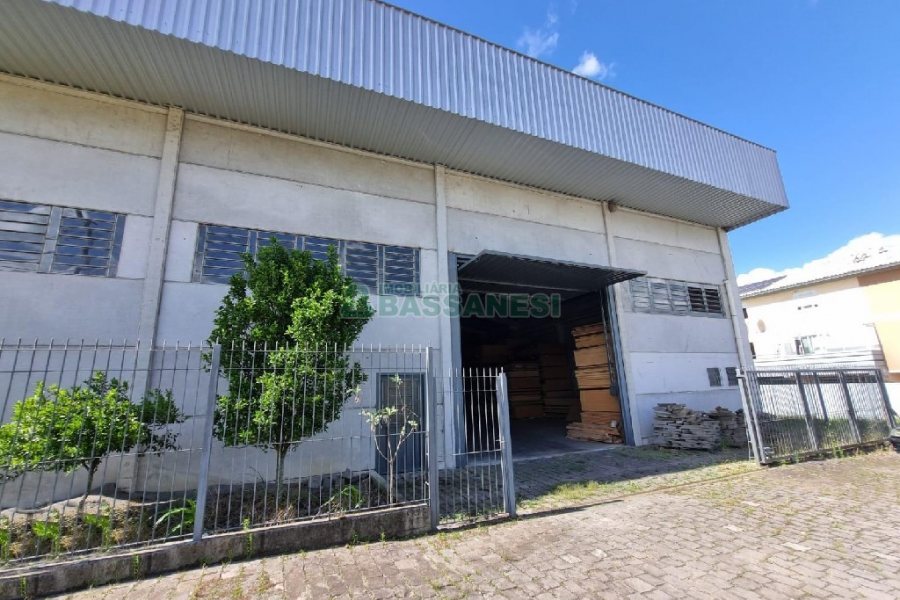 Pavilhão com 576m², no bairro São Luiz em Caxias do Sul para Alugar