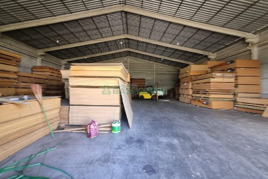 Pavilhão com 576m², no bairro São Luiz em Caxias do Sul para Alugar