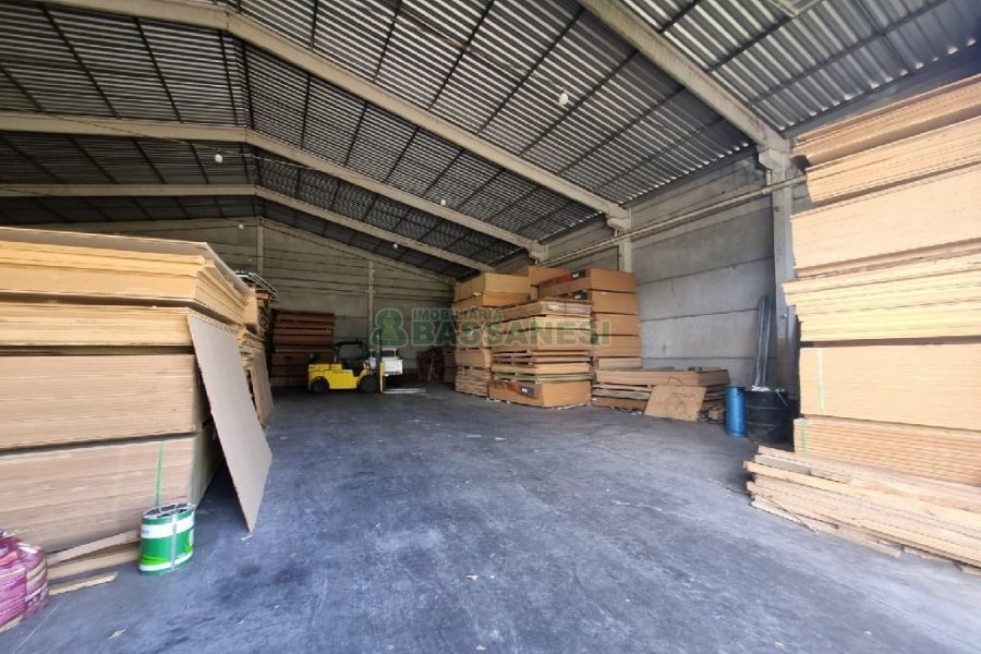 Pavilhão com 576m², no bairro São Luiz em Caxias do Sul para Alugar