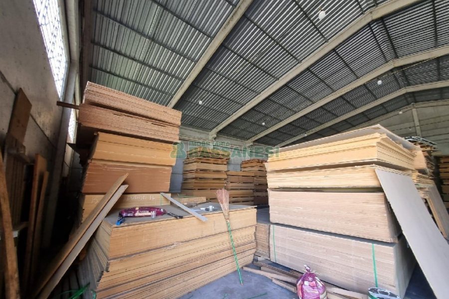 Pavilhão com 576m², no bairro São Luiz em Caxias do Sul para Alugar