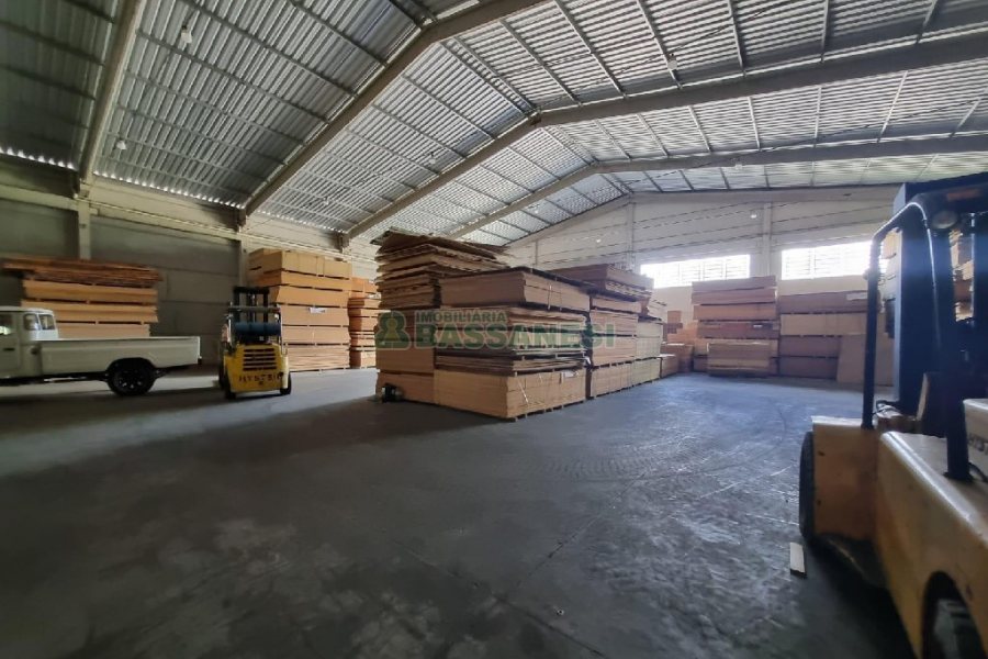 Pavilhão com 576m², no bairro São Luiz em Caxias do Sul para Alugar